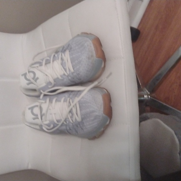 Nike sneakers - Picture 2 of 3